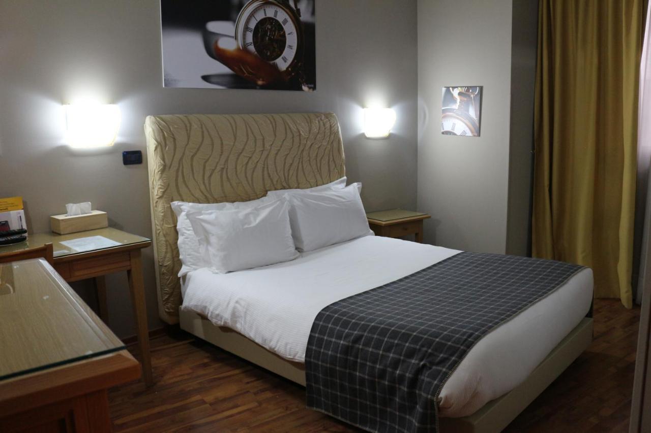 Hotel Garibaldi Vercelli Dış mekan fotoğraf
